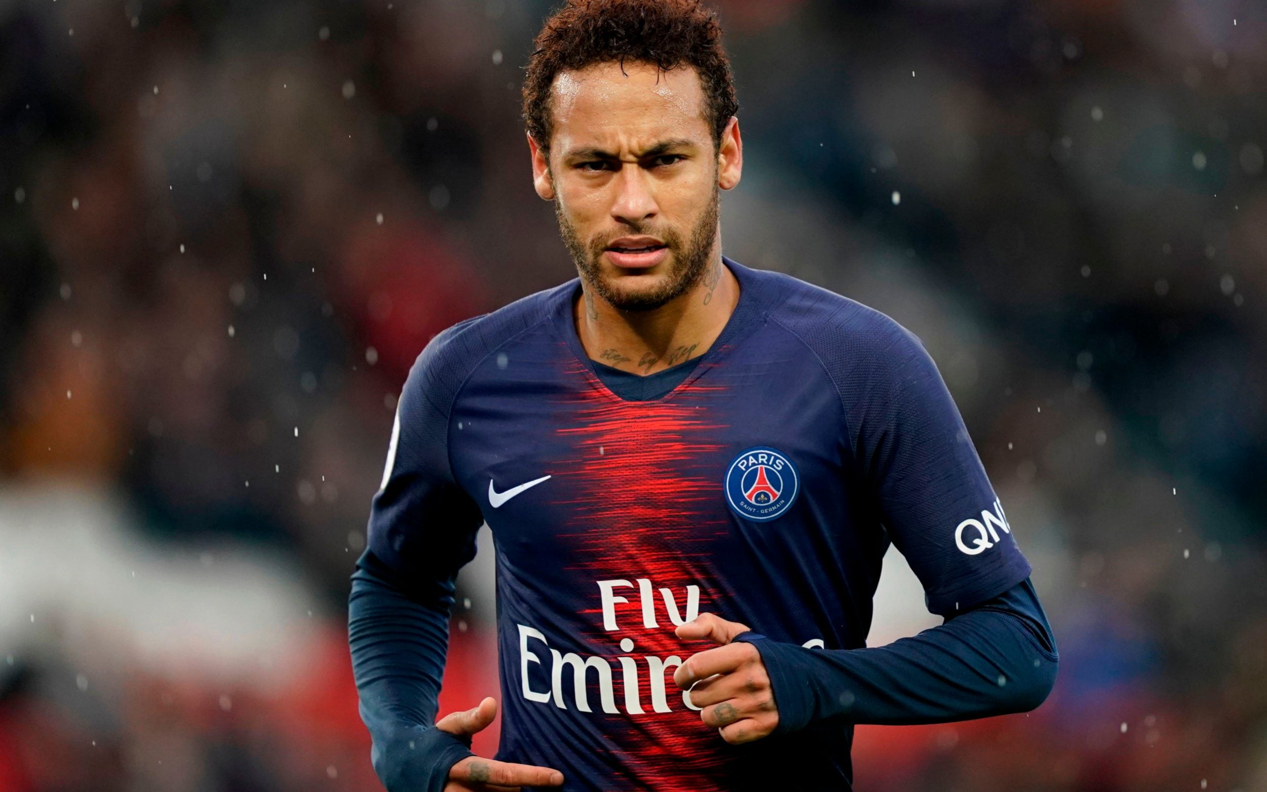 Neymar poursuit Barcelone pour un troisième salaire